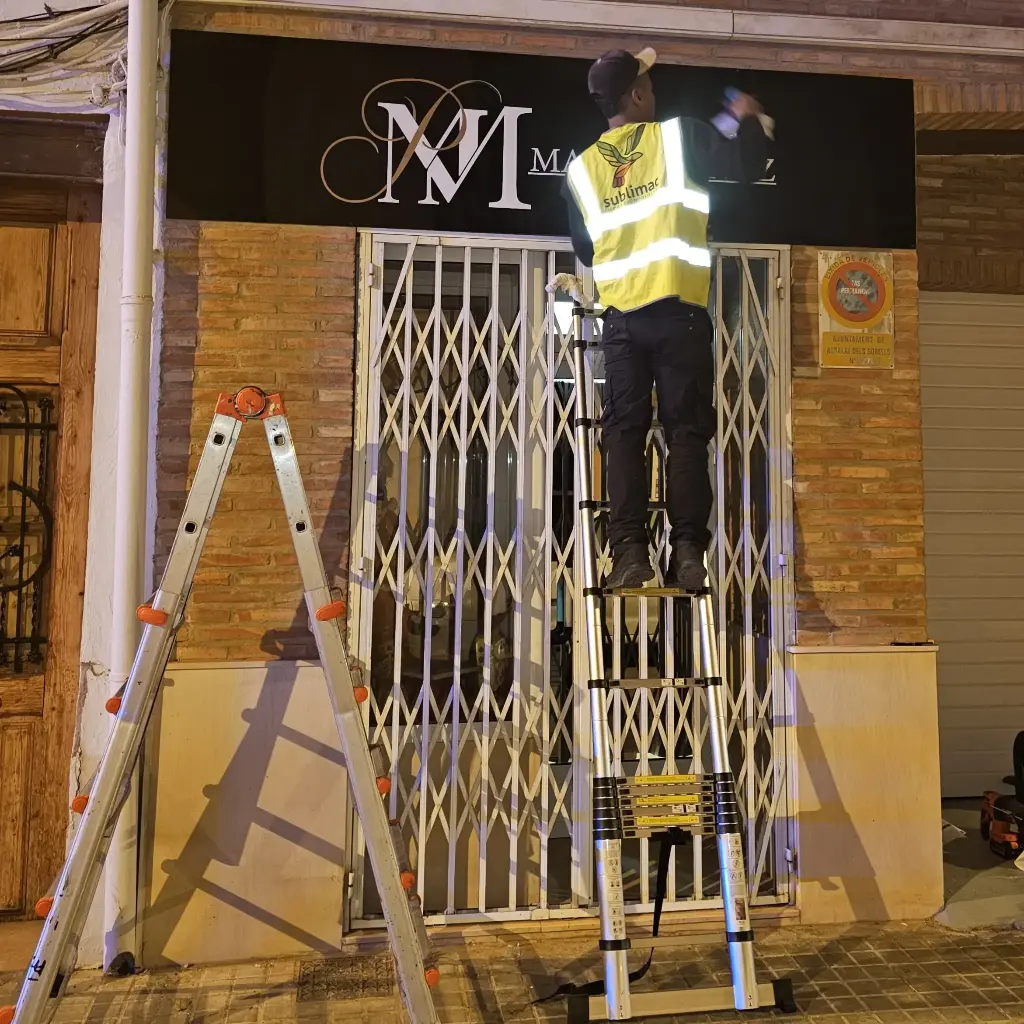 Restauración de cartel  (1m2, ., ., ., ., Donde el cliente, .)